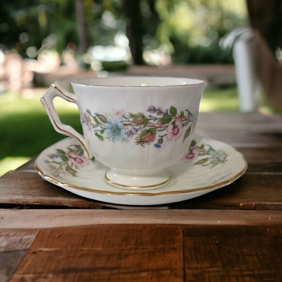 Aynsley Wild Tudor Bouquet Tea Cup Saucer Vtg England Bone China Floral Cottage. - Picture 2 of 16